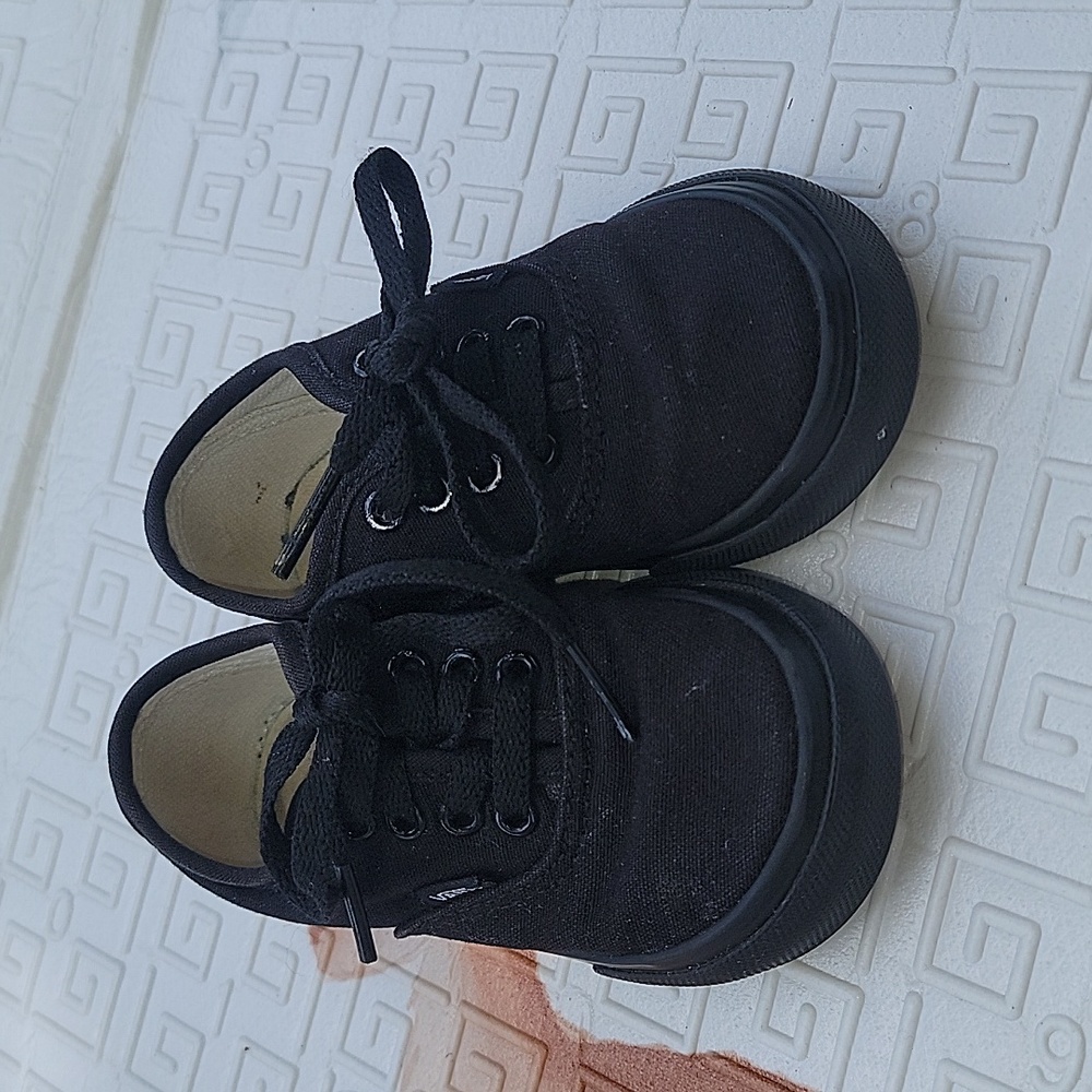 Vans Toddler Authentic Shoe size 6